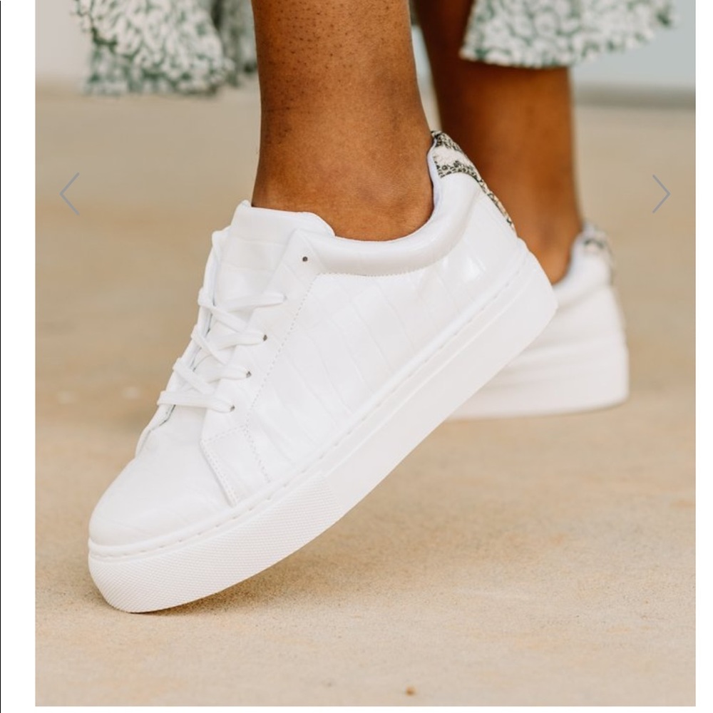 White platforms sneakers